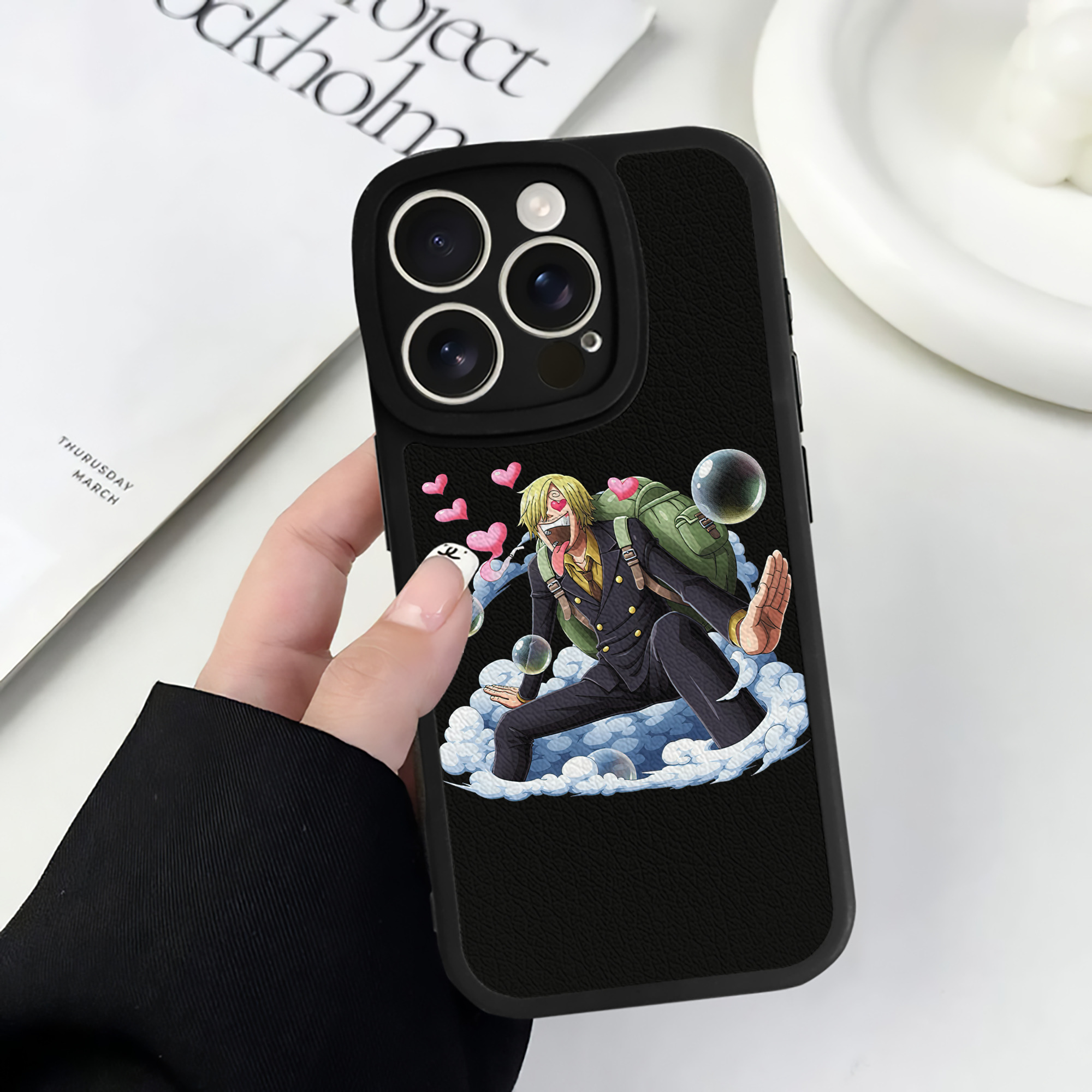 （画像用） ワンピース サンジ ONE PIECE Sanji 【iPhone 16シリーズ対応】シリコンスマホケース（レザー調） 材質：シリコン